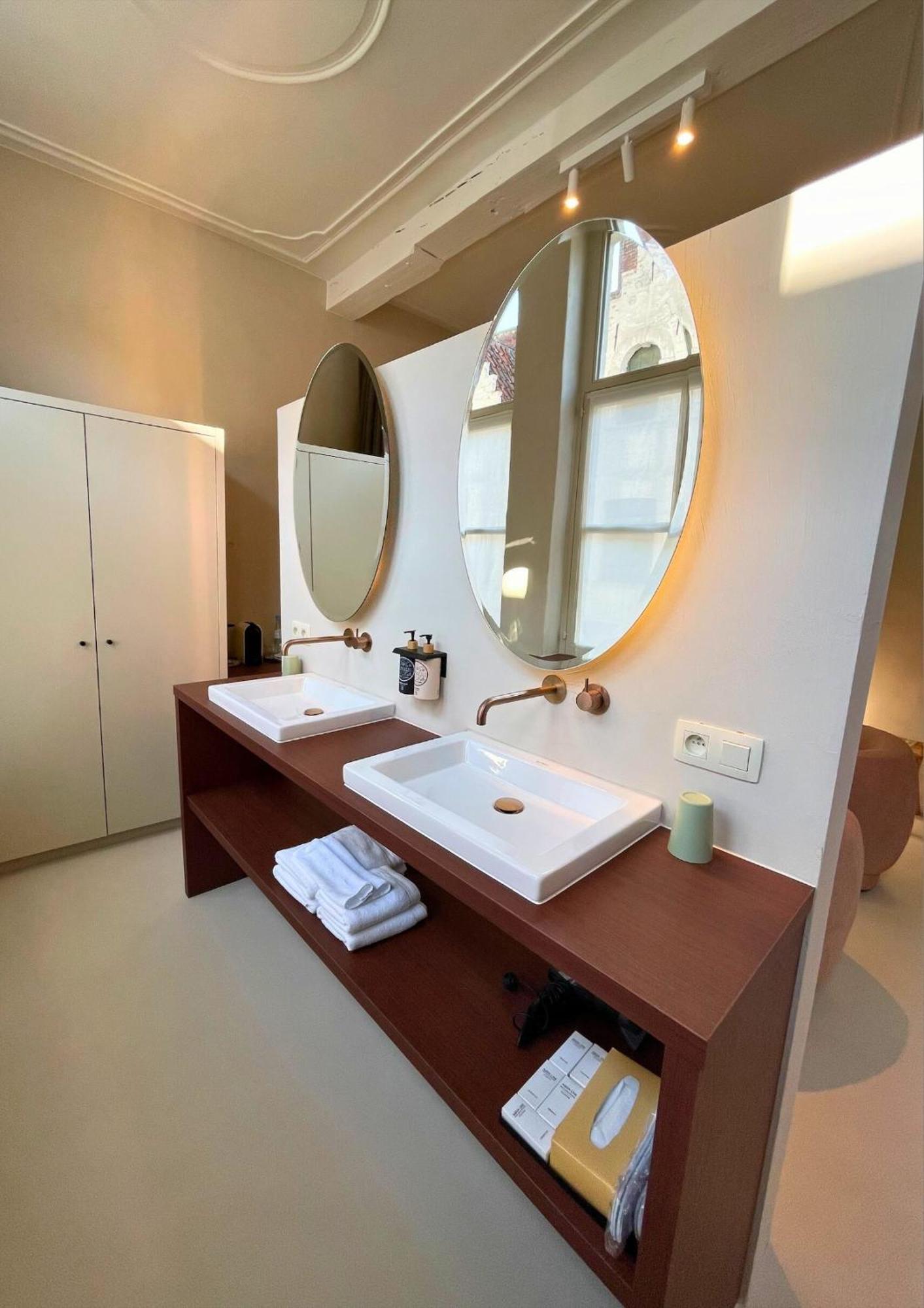 Hotel Montanus บรูจส์ ภายนอก รูปภาพ